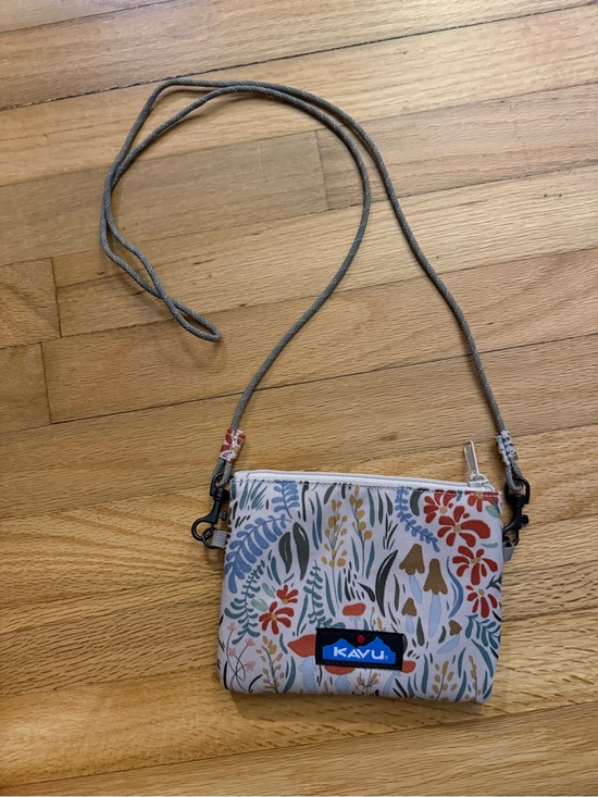 Kavu Handbags - Kavu Floral Crossbody Pouch in Cream, Blue, Green & Red